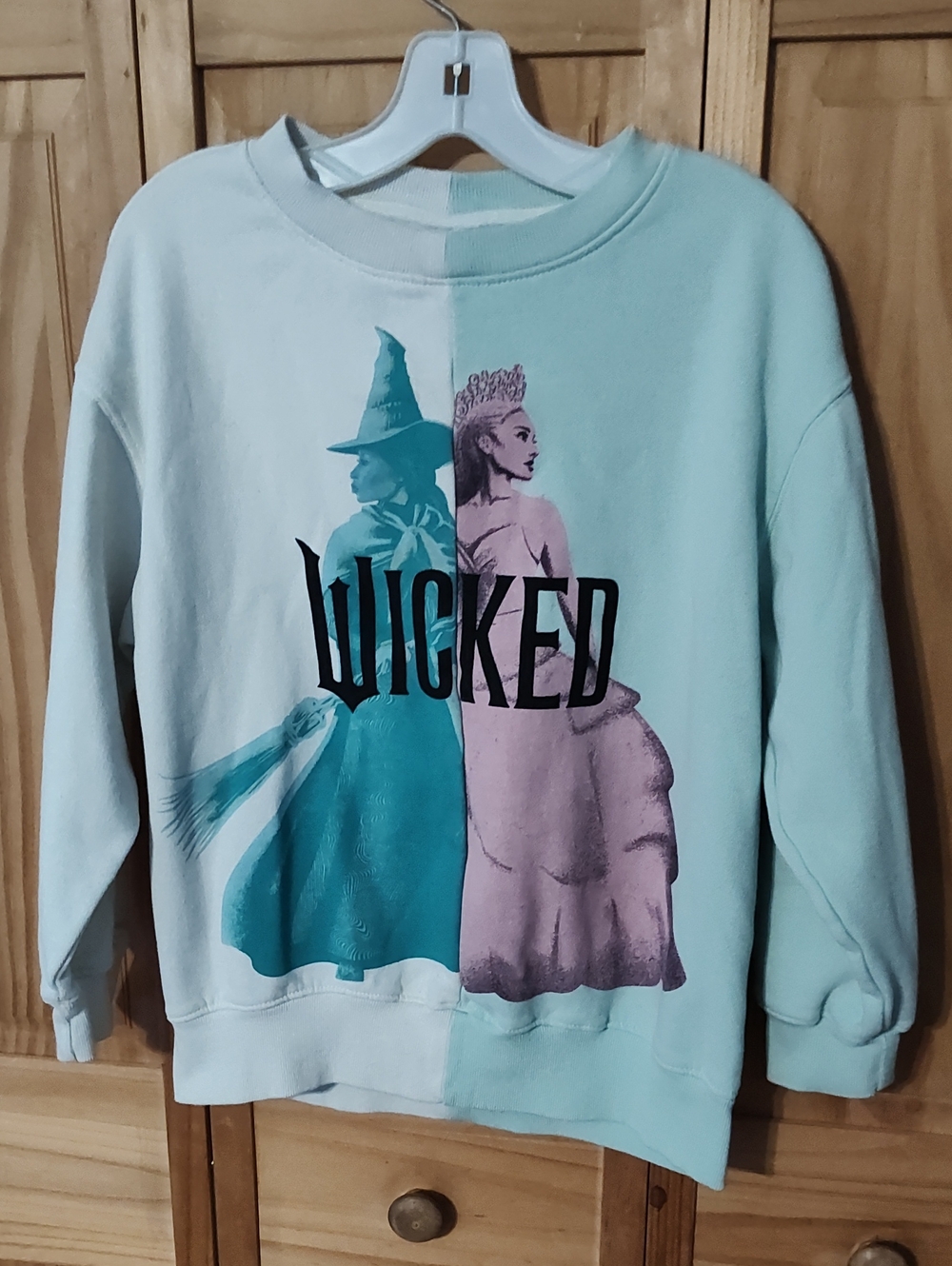 Wicked Crewneck Sweatshirt, Light Green & White with Elphaba And Glinda, Sz M7/8